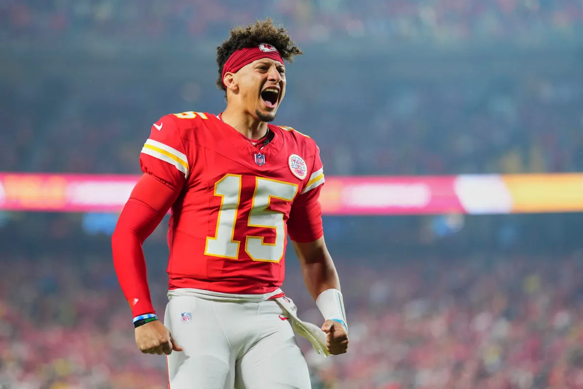 Patrick Mahomes Clutches Ninth Straight AFC West Win: Chiefs Edge Out Rivals in Thrilling Last-Minute Victory